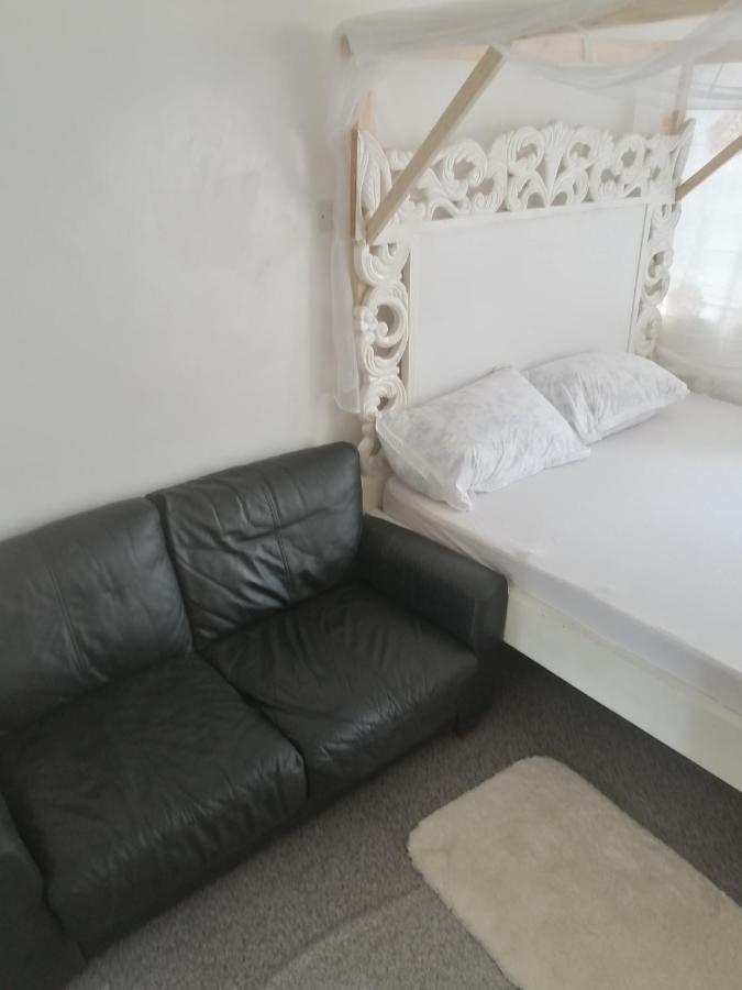 Golden Nest Appartement Mombassa Buitenkant foto